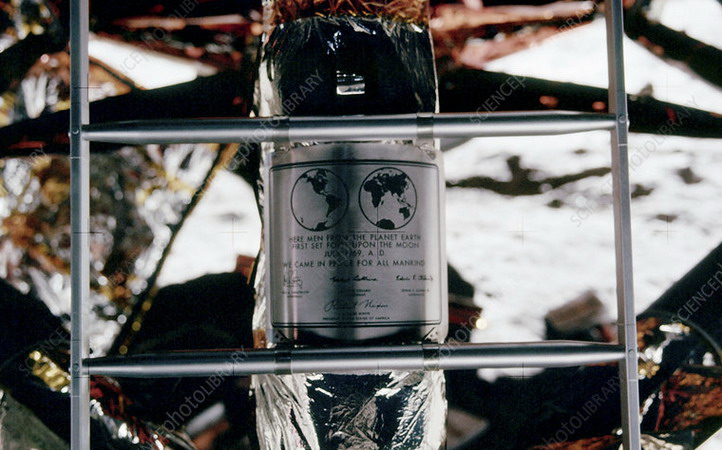 Apollo_11_Moon_plaque,_1969.jpg