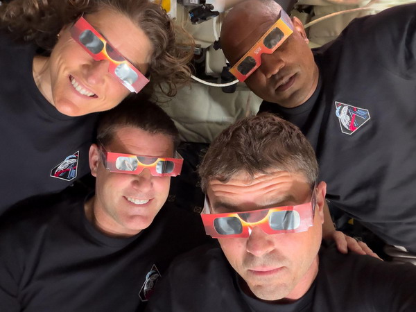 Art2%20crew%20eclipse.jpg