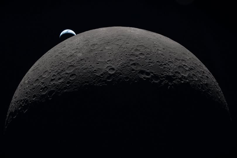 Art2%20terre%20lune.jpg