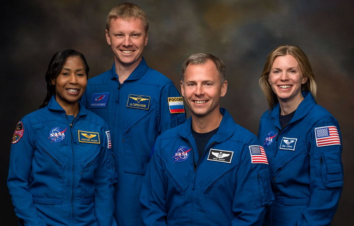 Crew-9%20crew.jpg
