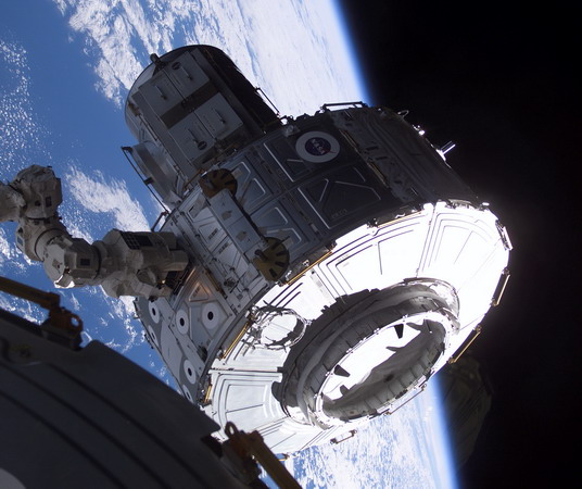 ISS%20airlock%20(2).jpg