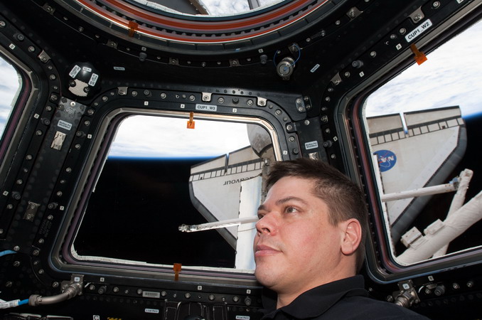 ISS-22%20cupola%20Behnken.jpg