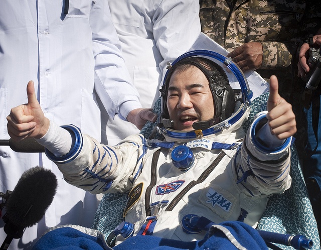 ISS-23%20Noguchi-landing.jpg