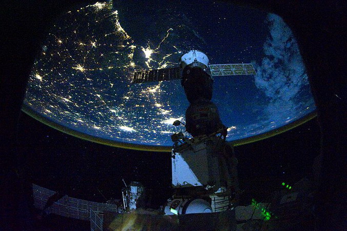 ISS-25_Night_Time_Image_Of_The_US_Northern_Gulf_Coast.jpg