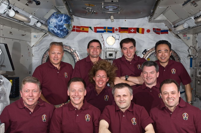 ISS-28%20STS-135_and_Expedition_28_joint_group_portrait.jpg