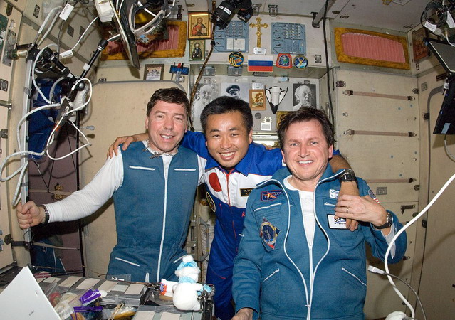 ISS19%2018_Michael_Barratt,_Koichi_Wakata_and_Charles_Simonyi.jpg