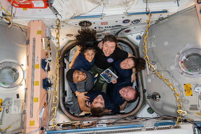 ISS71%20Cygnus%20crew.jpg