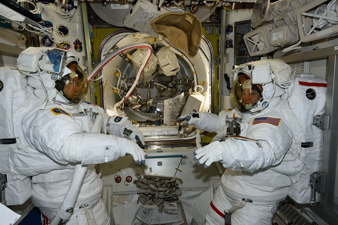 ISS71%20pre%20EVA.jpg