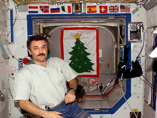 ISS8%20christmas-20031.jpg