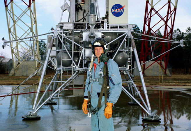 LLTV%20Armstrong-NASA.jpg