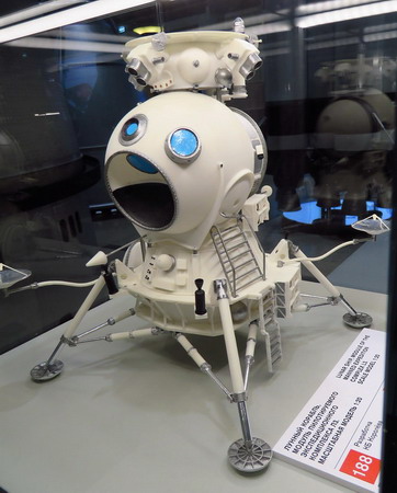 N1%20module%20lunaire.jpg