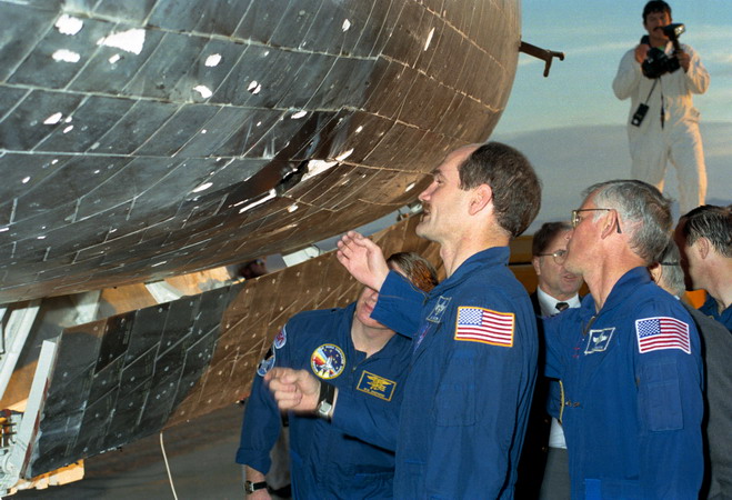 STS-27-tile-damage-3-Mullane.jpg