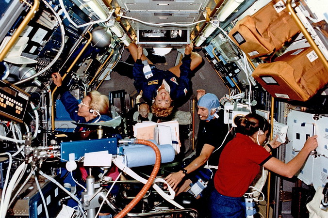 STS-40-Lab-chaos.jpg