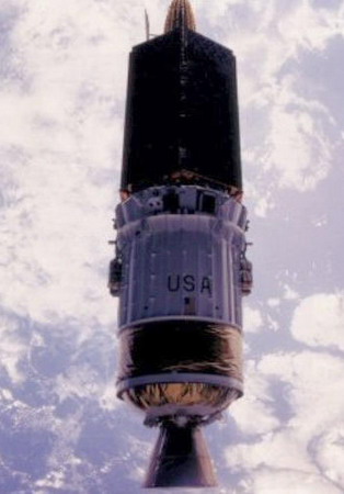 STS-43%20TDRS-5.jpg