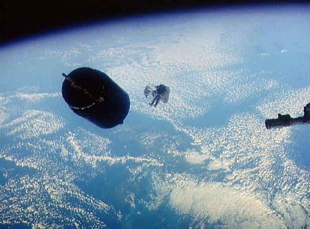 STS-51A%20recup%20Westar%20gardner.jpg