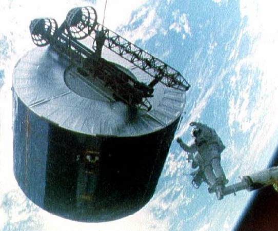 STS-51I5.jpg