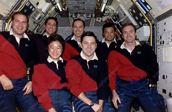 STS-65,_July_1994%20crew.jpg