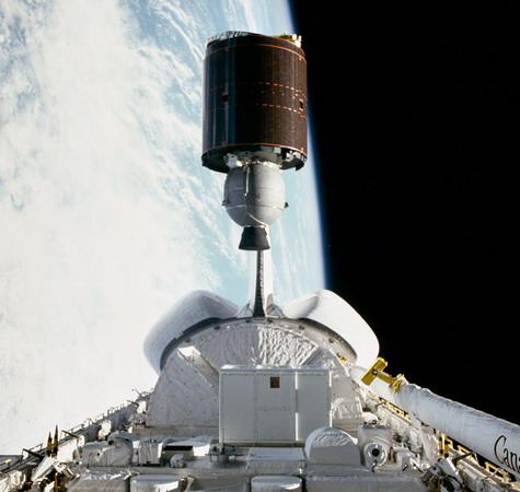 STS-7_Anik_C2_deployment.jpg