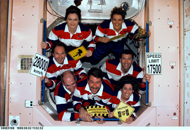 STS-96%20crew2.jpg