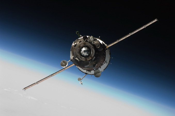 SoyTMA-16_approaching_ISS.jpg