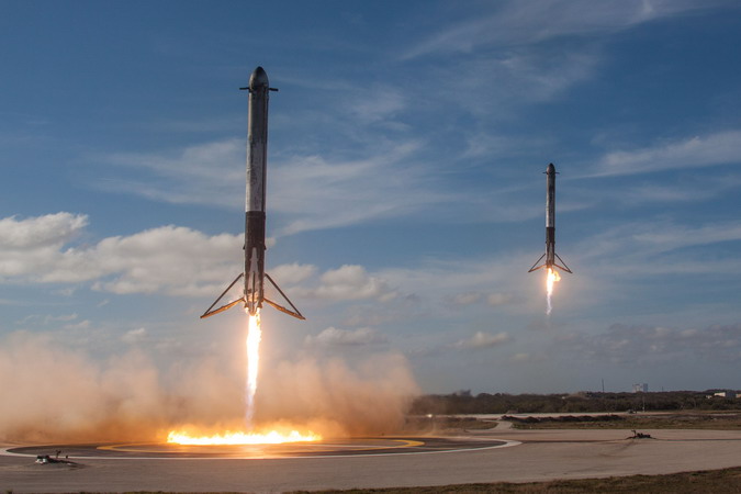 SpX%20tesla%20falcon-heavy-landing.jpg