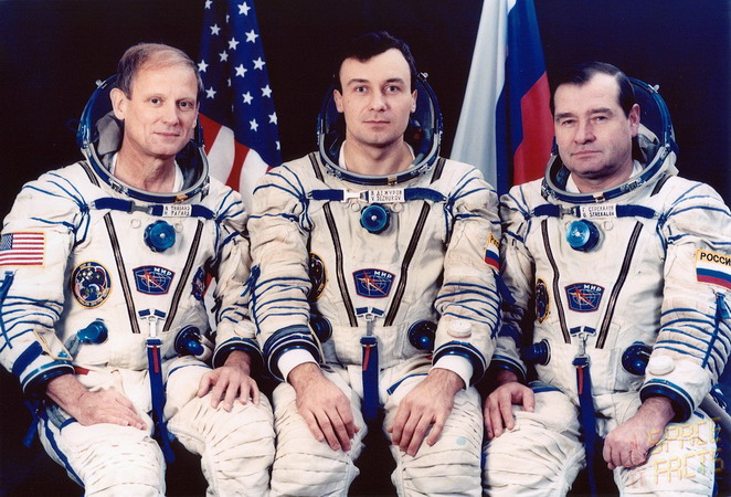 soyuz-tm-21%20crew.jpg