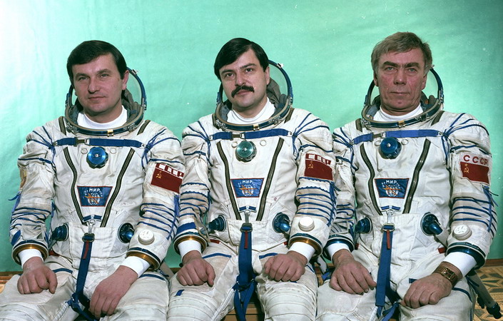 soyuz-tm-4crew.jpg