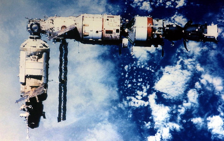 soyuz-tm-8_undocking.jpg