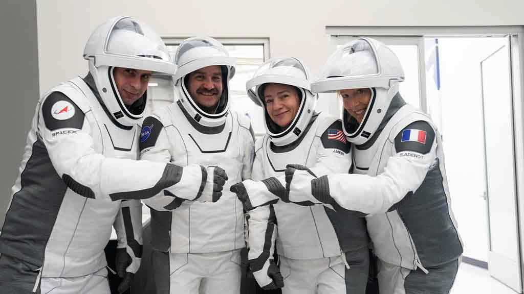 crew12%201.jpg