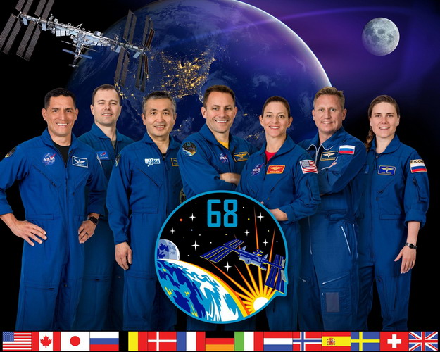 exp68%20crew.jpg