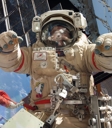 iss-36_eva_yurchikhin.jpg