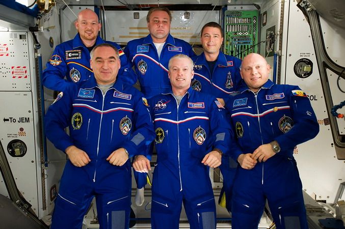 iss-40%20crew%20iss.jpg