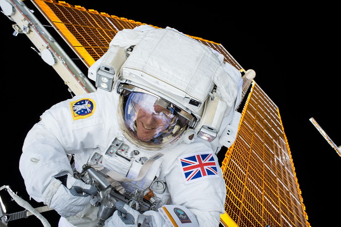 iss-46_eva_peake.jpg