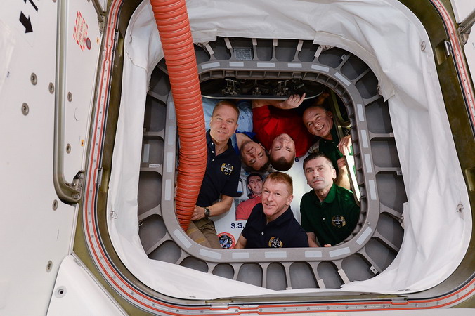 iss-47_crew%20iss.jpg