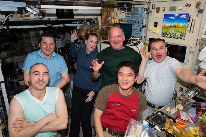 iss-48_crew%20iss.jpg