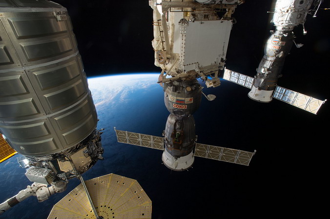 iss-49_cygnus-soyuz-progress.jpg