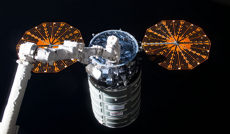 iss-49_cygnus_arrival.jpg