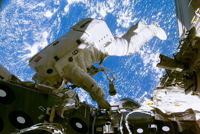 iss-51_EVA.jpg