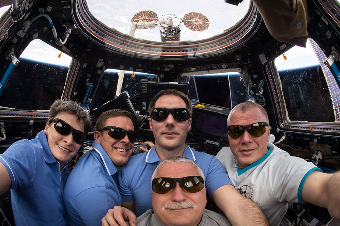 iss-51_cupola%20crew.jpg