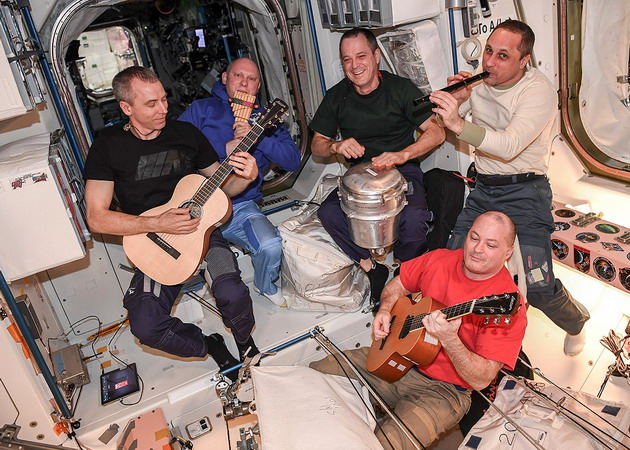 iss-55_concert.jpg