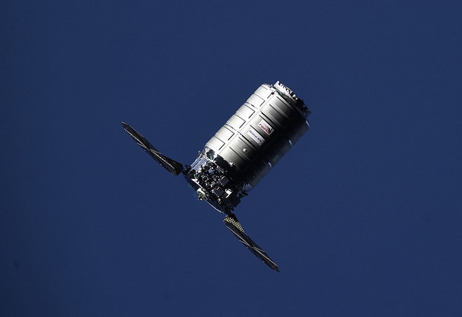 iss-55_cygnus_arrival.jpg