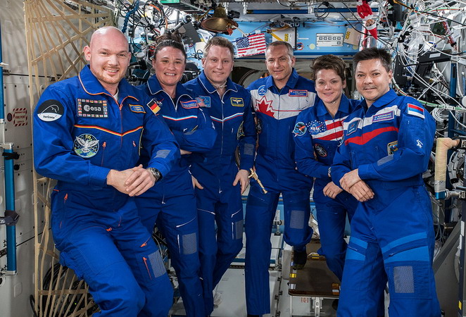 iss-57_full_crew_2.jpg