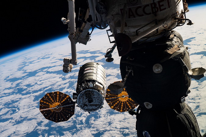 iss-59_cygnus_capture.jpg