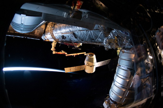 iss-59_dragon_departure.jpg