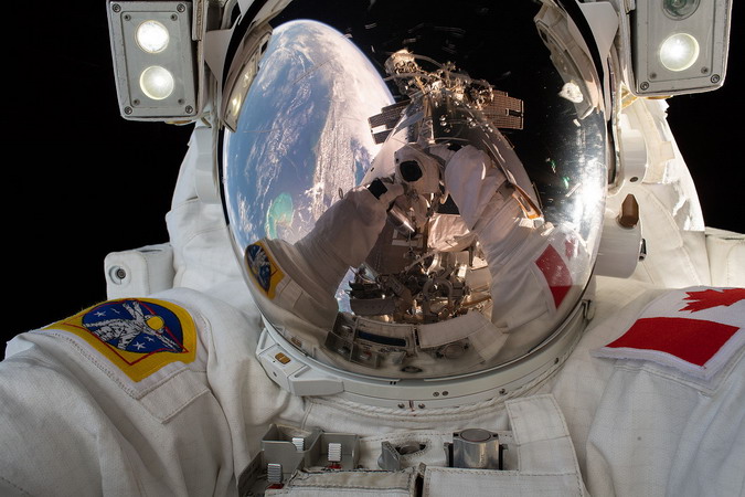 iss-59_eva_saint-jacques.jpg