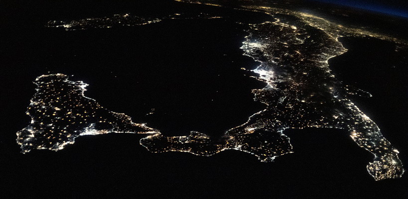 iss-60_italy_night.jpg