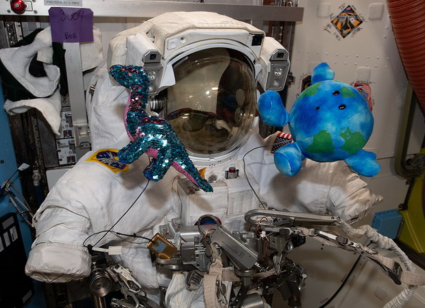 iss-63_peluches.jpg