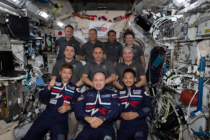 iss-66_SoMS20%20crew.jpg