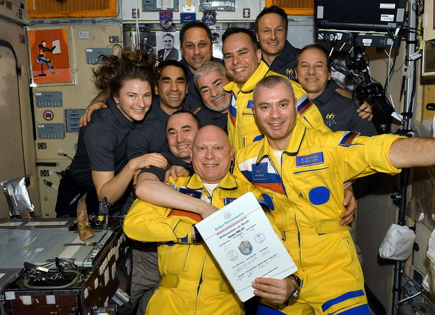 iss-66_SoyMS21%20crew.jpg