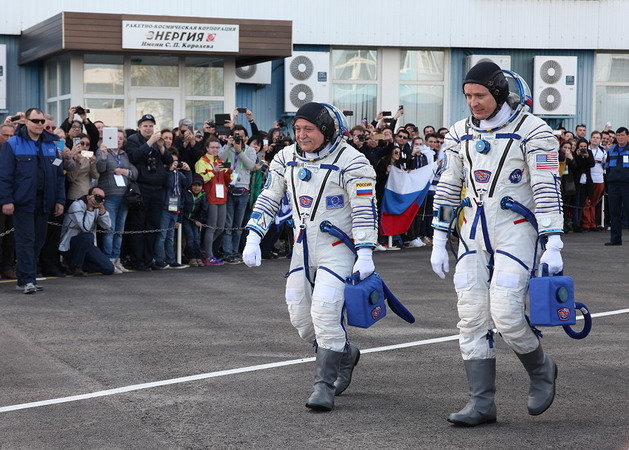 soyuz-ms-04%20walk.jpg